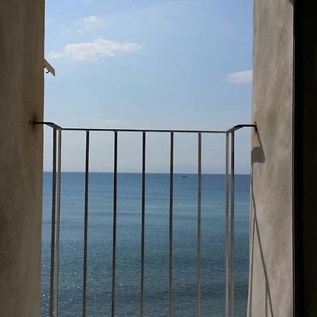 Balcone Sulla Spiaggia チェファル エクステリア 写真
