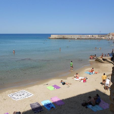 Balcone Sulla Spiaggia チェファル エクステリア 写真