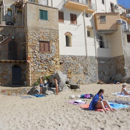 Balcone Sulla Spiaggia チェファル エクステリア 写真