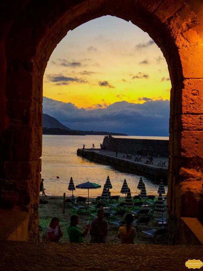 Balcone Sulla Spiaggia チェファル エクステリア 写真