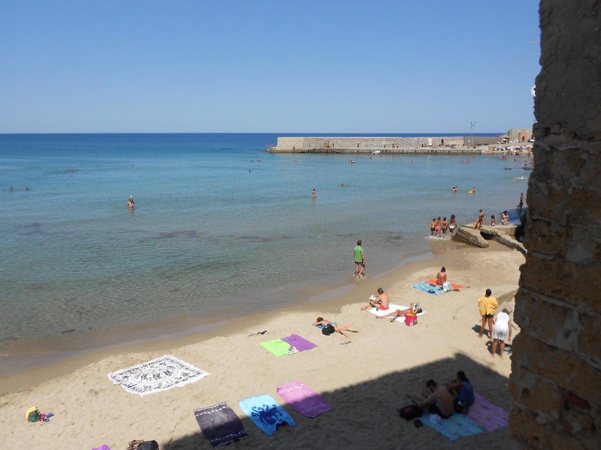 Balcone Sulla Spiaggia チェファル エクステリア 写真